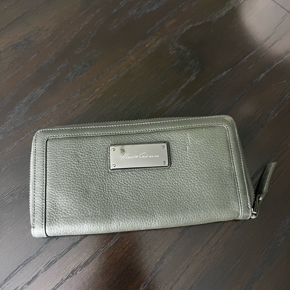 KENNETH COLE Wallet - Picture 2 of 5